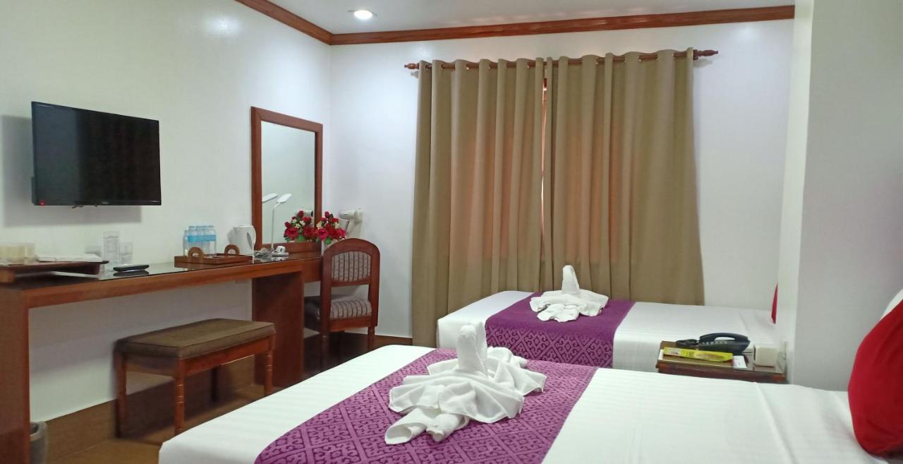 Cln Boutique Hotel Tacloban Exteriör bild